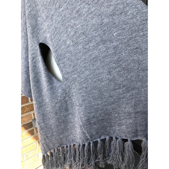 NWT Life is Beautiful Fringe Shrug Wrap - Picture 2 of 7